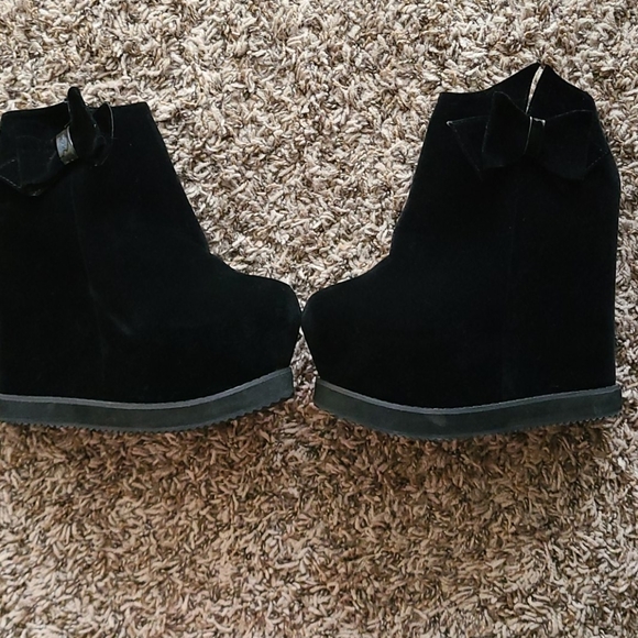 Black Wedged Boots - Picture 4 of 6